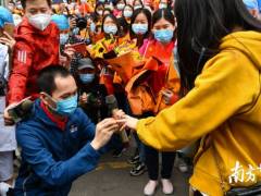 百对战疫英雄“卸甲披纱”！致敬最美的新人