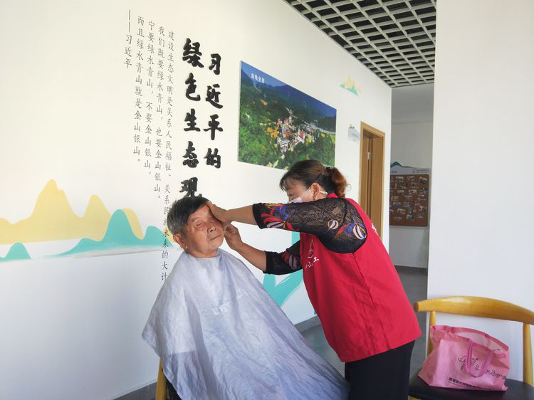 文明实践 | 为了老人的“头等大事”，金龟社区这项志愿服务已坚持两年
