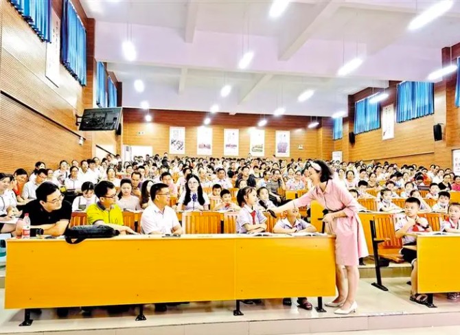 教育扶贫 “圳”在行动 | 宝安教育扶智再出新举措，派设名师工作室