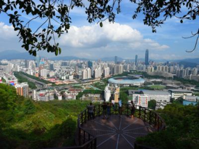 端午假期深圳公园开展移动式体温监测，建议游客错峰出行