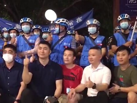 代驾师傅必须“一盔一带”！交警强调代驾服务规范