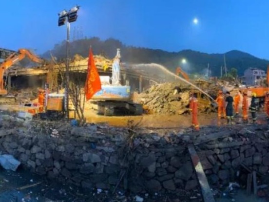 武警浙江省总队投入120余名兵力，驰援温岭爆炸事故一线