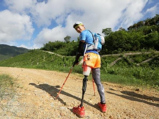 30小时登大笔架山！单腿侠张旭印45天走遍“深圳十峰”