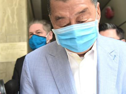 黎智英涉无牌经营，香港警方上门搜证