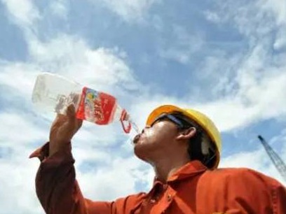 全国多地气温不断攀升 高温津贴谁能领？怎么领？