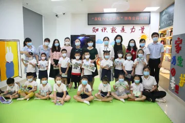深圳市妇联到翠宁社区开展“家庭为生命护航”禁毒宣传活动