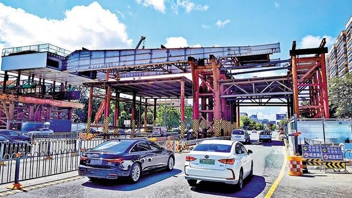 深中通道深圳侧接线钢箱梁跨越宝安大道