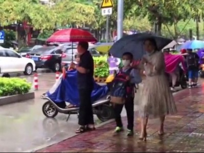 刮风下雨时，深圳一些学校让家长去接人合适吗？