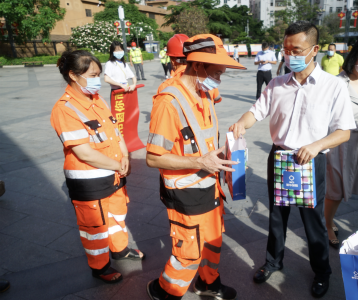 深圳两万余名环卫工人获赠新华保险意外伤害保险，保额20.11亿元