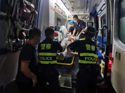深圳男子割腕自杀后反悔报警，警方及时赶到将其救下