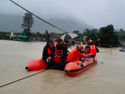 暴雨袭击深汕特别合作区 警方迅速启动应急预案救援受困市民