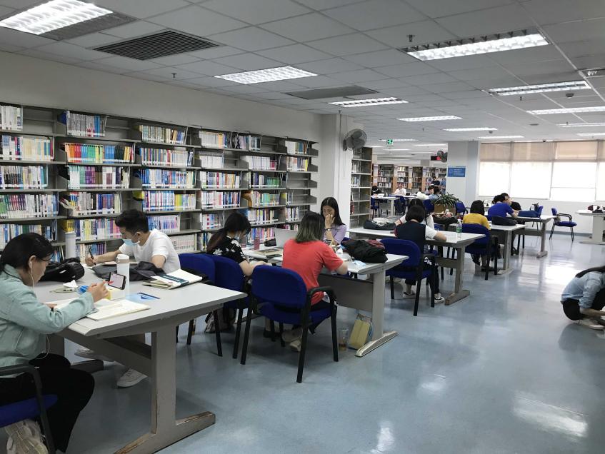 暑假到图书馆一座难求，南山图书馆紧急增加座席  