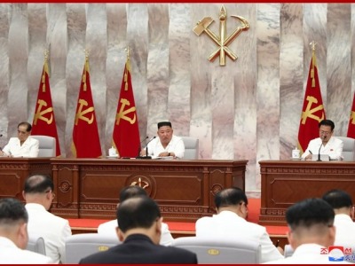 朝鲜举行政治局扩大会议讨论新冠肺炎防疫工作，金正恩出席