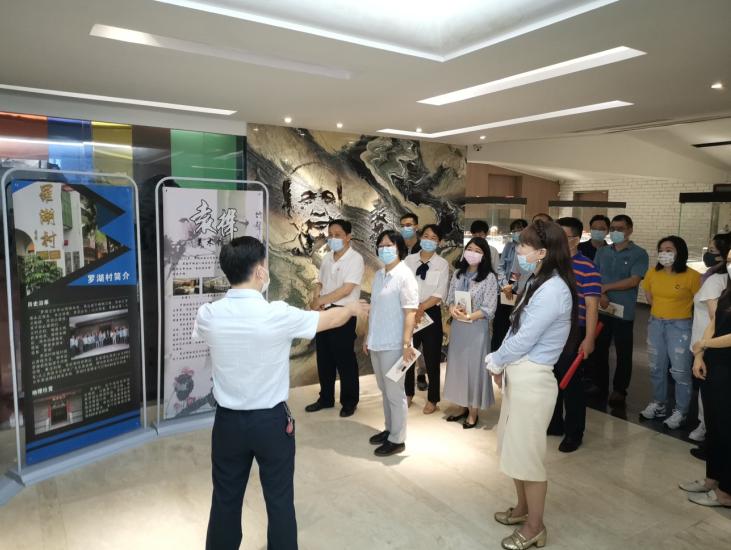 向身边的爱国爱乡模范学习！罗湖一公司开展爱国主义党日活动