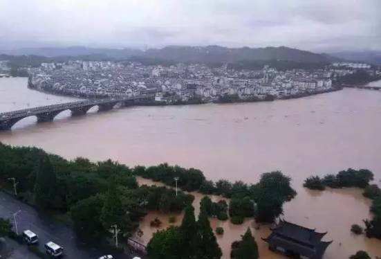 长江一号洪峰通过安徽江段，安徽长江干流仍全线超警戒水位