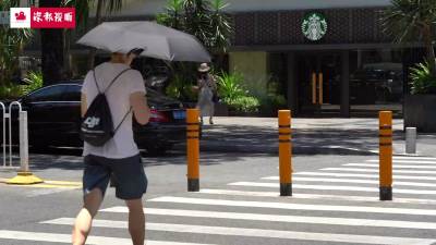 晒懵了！深圳街头男生纷纷打伞，要穿“五颜六色的白”？