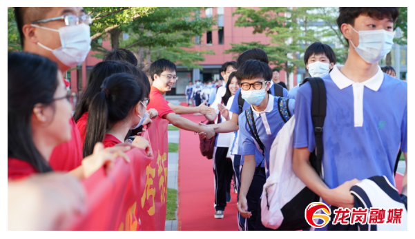 暖心！有趣！龙岗一高三班主任为学生送上一份特殊礼物