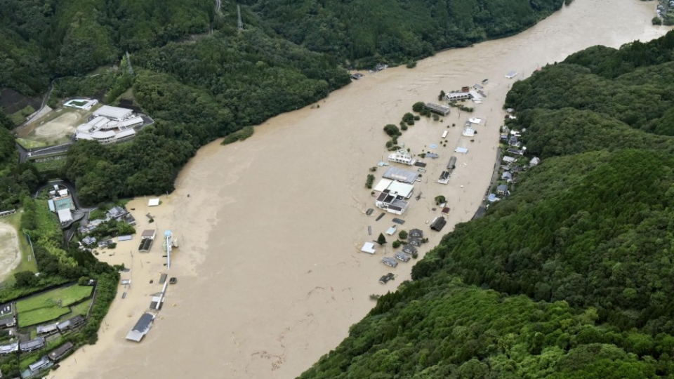 日本暴雨受灾地居民：凌晨四点，空气中充满煤气泄漏和污水味