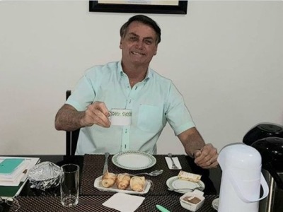 巴西总统博索纳罗称确诊后服用羟氯喹治疗，此前世卫已停止该药试验