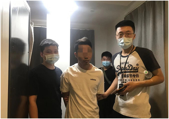 一男子偷拍女性洗澡被抓 龙岗警方：视频未传播