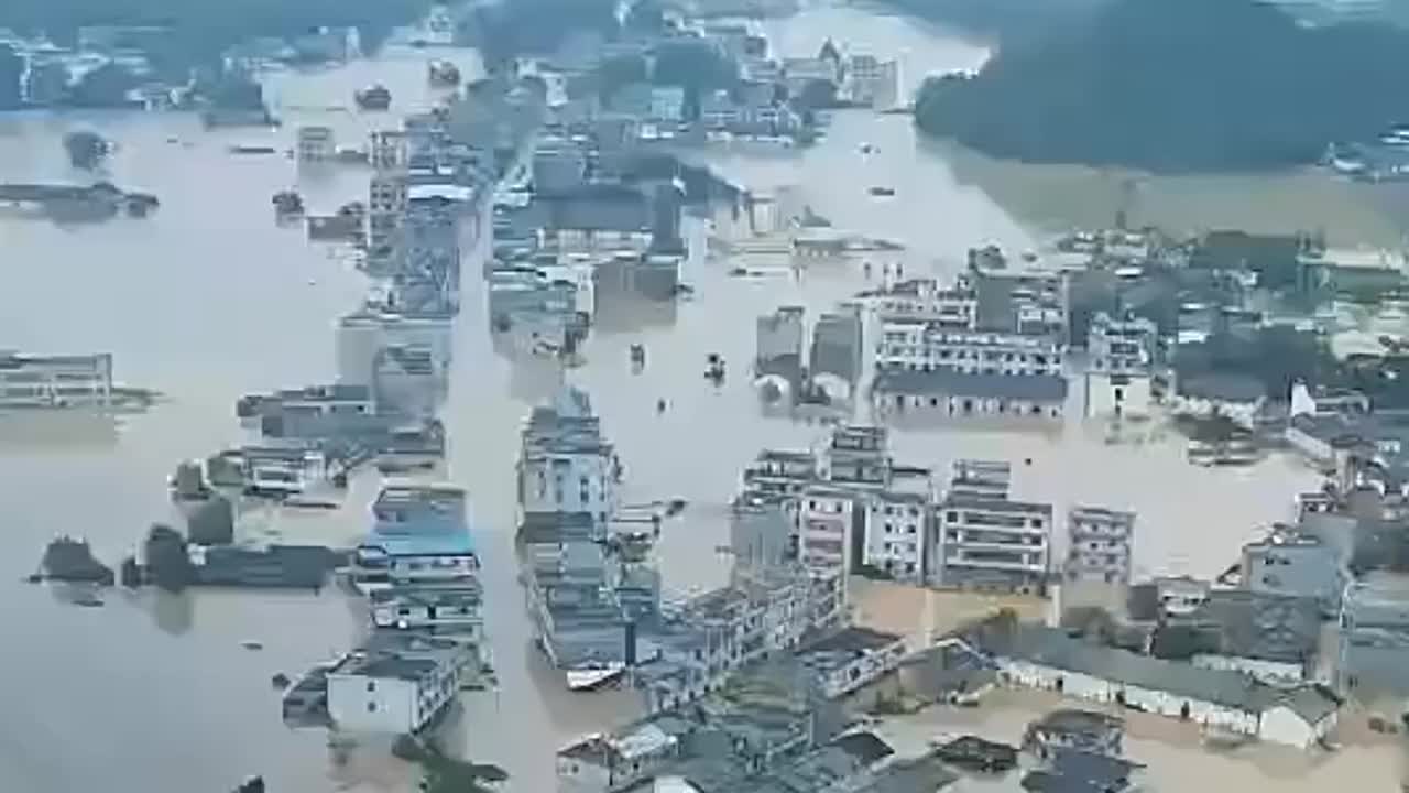 两千余名江洲青壮年专程返乡抗洪