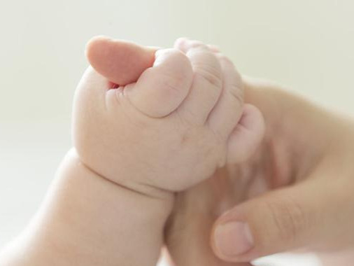 柳叶刀子刊：做好防护，新冠母亲和新生儿可住一室并母乳喂养