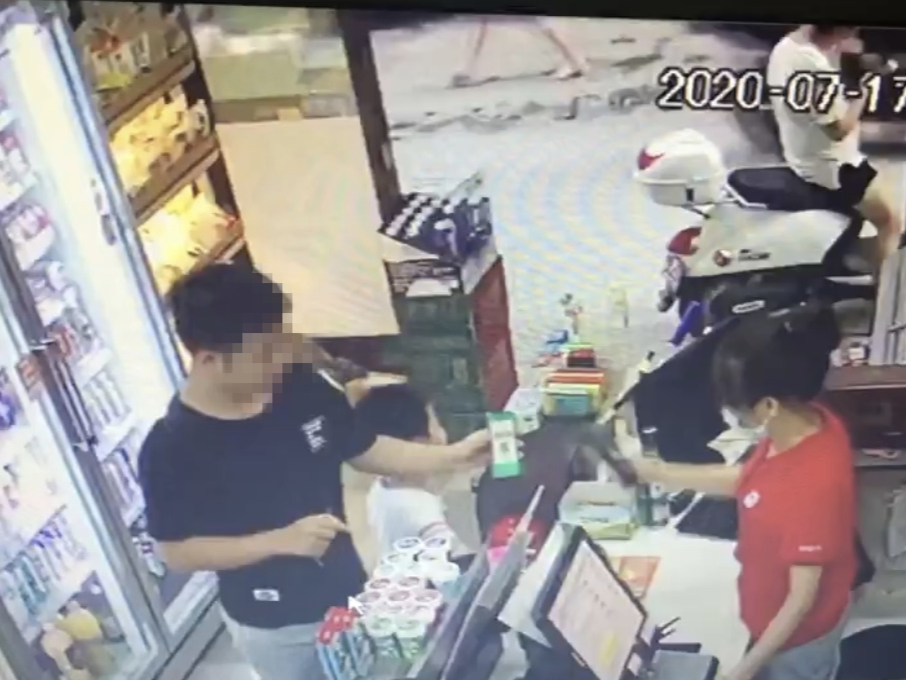 小心中招！深圳一男子手机放维修店被盗刷53元