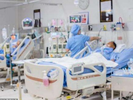 美国佛罗里达州54家医院ICU病床用尽