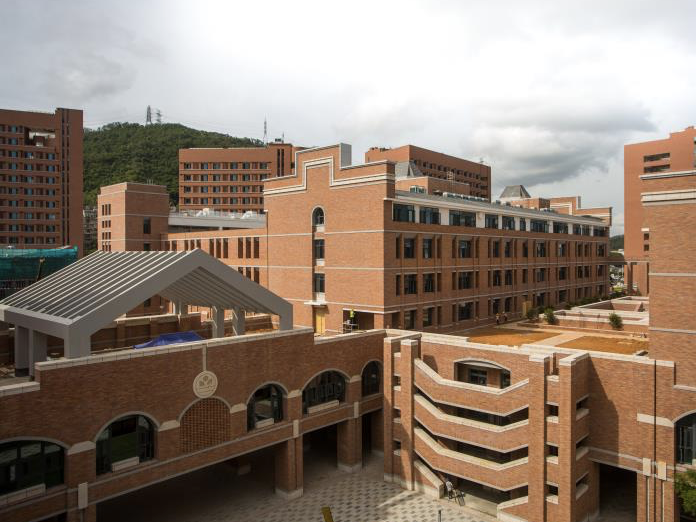 社会监督员走进深圳中学（泥岗校区） “智慧校园”今年9月开门迎新