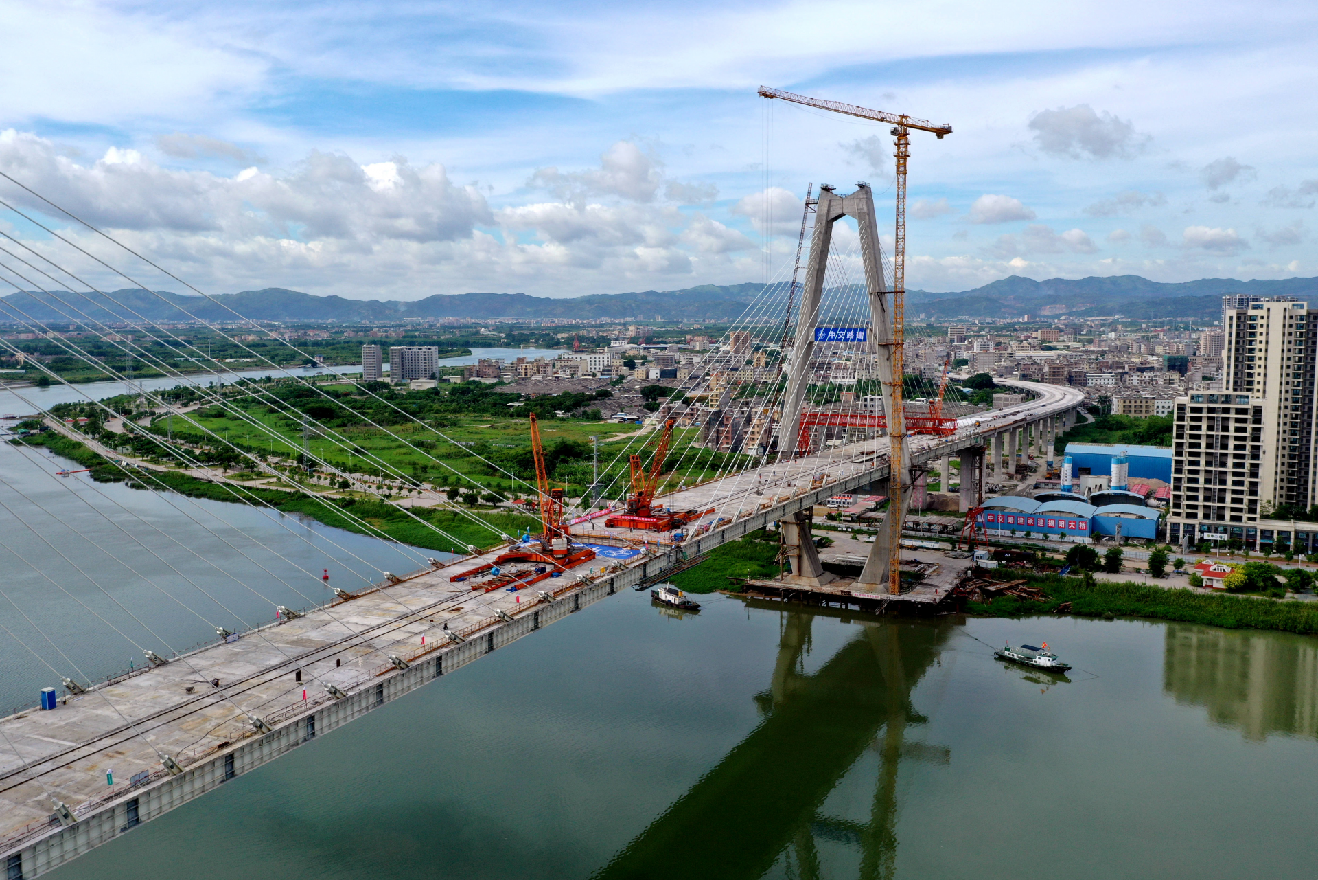 揭阳大桥顺利合龙揭阳市区新地标高速出行大通道