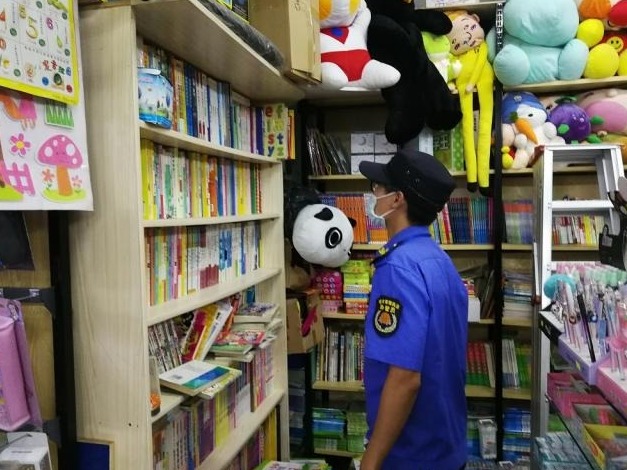 少儿读物内容不宜？龙城街道大力开展清缴整治行动