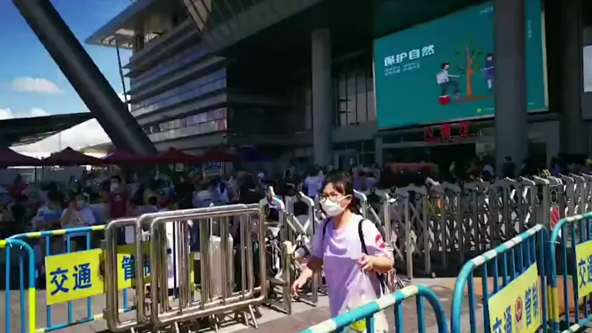 深圳湾口岸日均3000人入境8成来自香港 口岸快速转运有序分流