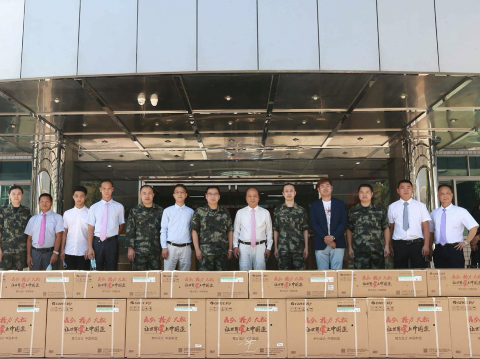 深圳基层党员爱心捐赠  感恩武警官兵辛勤付出