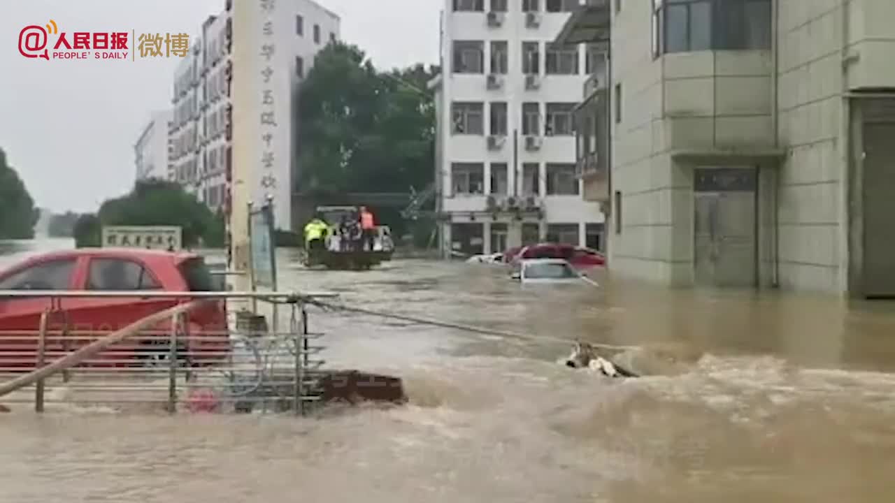 已陆续补时考试！湖北黄梅近500考生坐推土机赶考