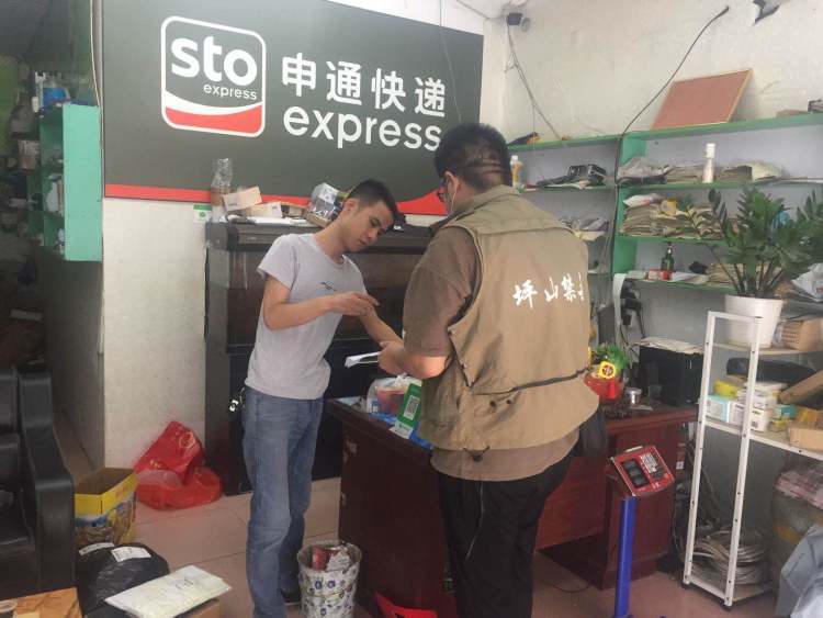 筑牢物流行业禁毒防线，碧岭街道深入20多家物流公司开展禁毒宣传  