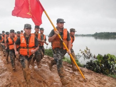 东部战区陆军再次抽调1.6万余人增援抗洪一线