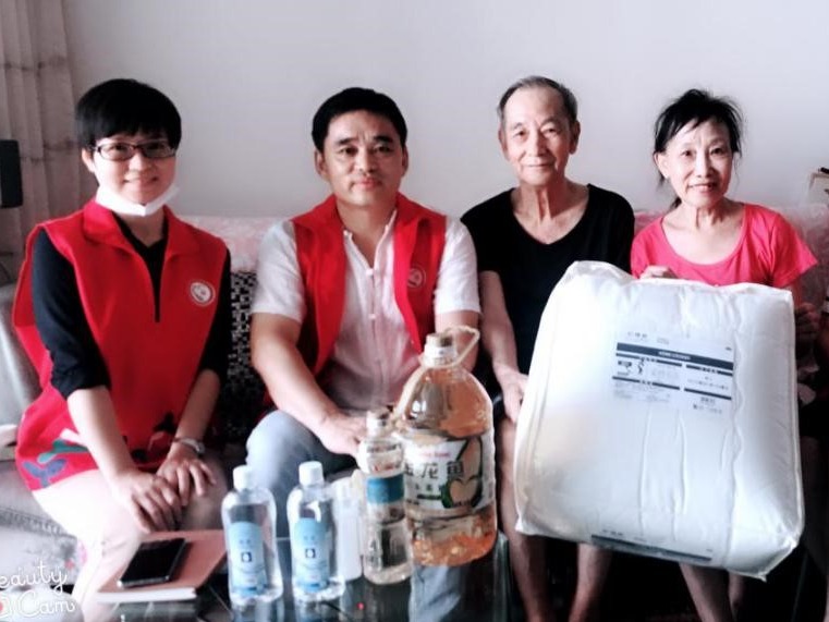 70岁超级“阳光妈妈”，这位李阿姨的人生很励志！