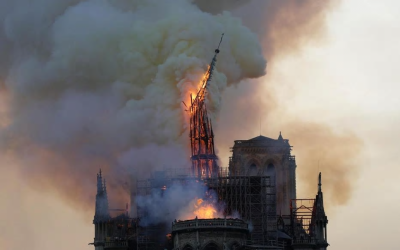 法国总统马克龙表态支持巴黎圣母院塔尖按原样重建