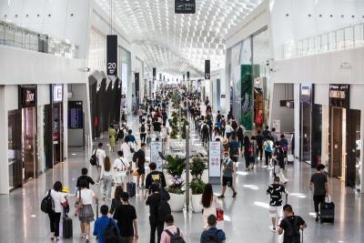（重）深圳宝安国际机场国际客运正班今起恢复 暑运单日客流最高突破13万人次