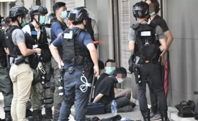 ​香港警方拘捕约370人，10人涉违国安法，7名警员遇袭受伤