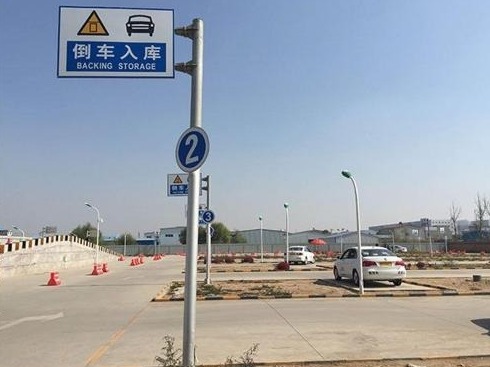 驾校私刻印章与学员签订合同 “3000块包过”虚假宣传引纠纷