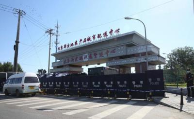 北京：300余名专业消毒人员全面消杀新发地市场封控区