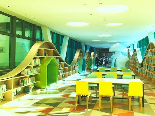 深圳首个进驻大型商业综合体的图书馆开放啦！