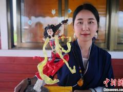 甘肃“90后”女孩现场制作面塑栩栩如生 造型多变