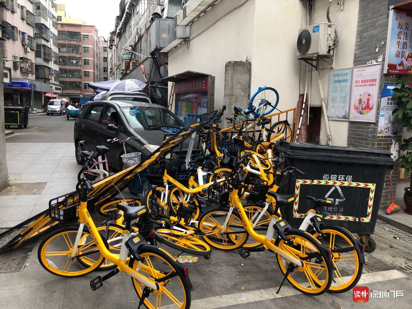 共享单车拥堵地铁口  市民热议：莫让便民成扰民