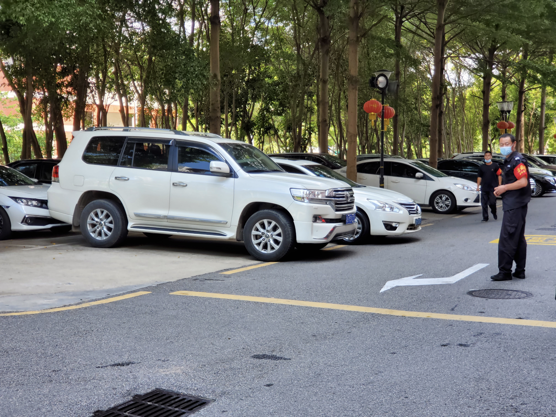 深圳开展今年首场停车场专项整治行动，交警全面排查交通安全隐患