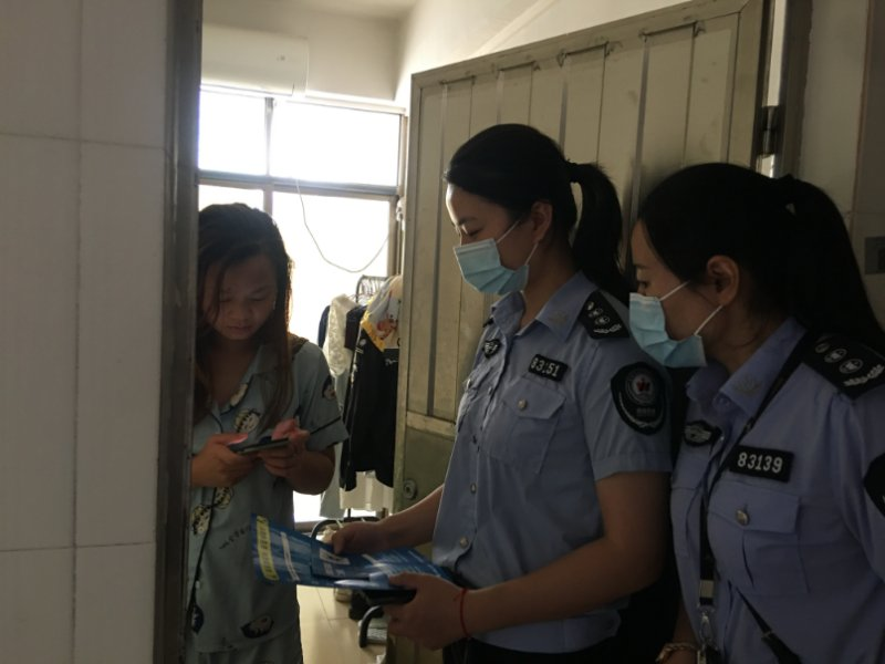 凤凰街道网格员耐心调解  居民家庭矛盾促双方和解