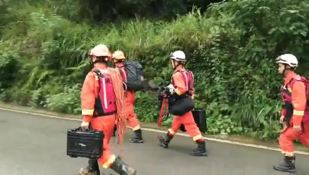 贵州松桃县山体滑坡7人失联
