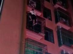 中山真人版蜘蛛侠！他徒手爬上6楼救下男童