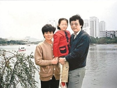 35年后，到荔枝公园再拍张全家福！一家三口故地重游见证深圳变迁 
